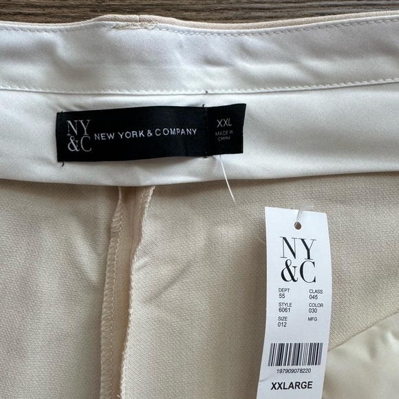 Pleated Straight Cropped Pant - Picture 2 of 7